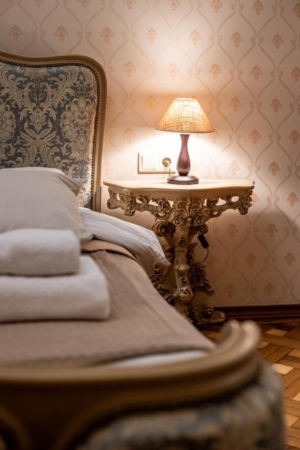 3 Bedrooms Royal Italian Style In An Austrian Building, Parking, Balcony ลวีฟ ภายนอก รูปภาพ