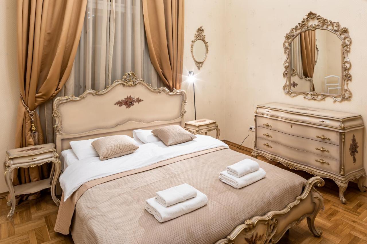 3 Bedrooms Royal Italian Style In An Austrian Building, Parking, Balcony ลวีฟ ภายนอก รูปภาพ