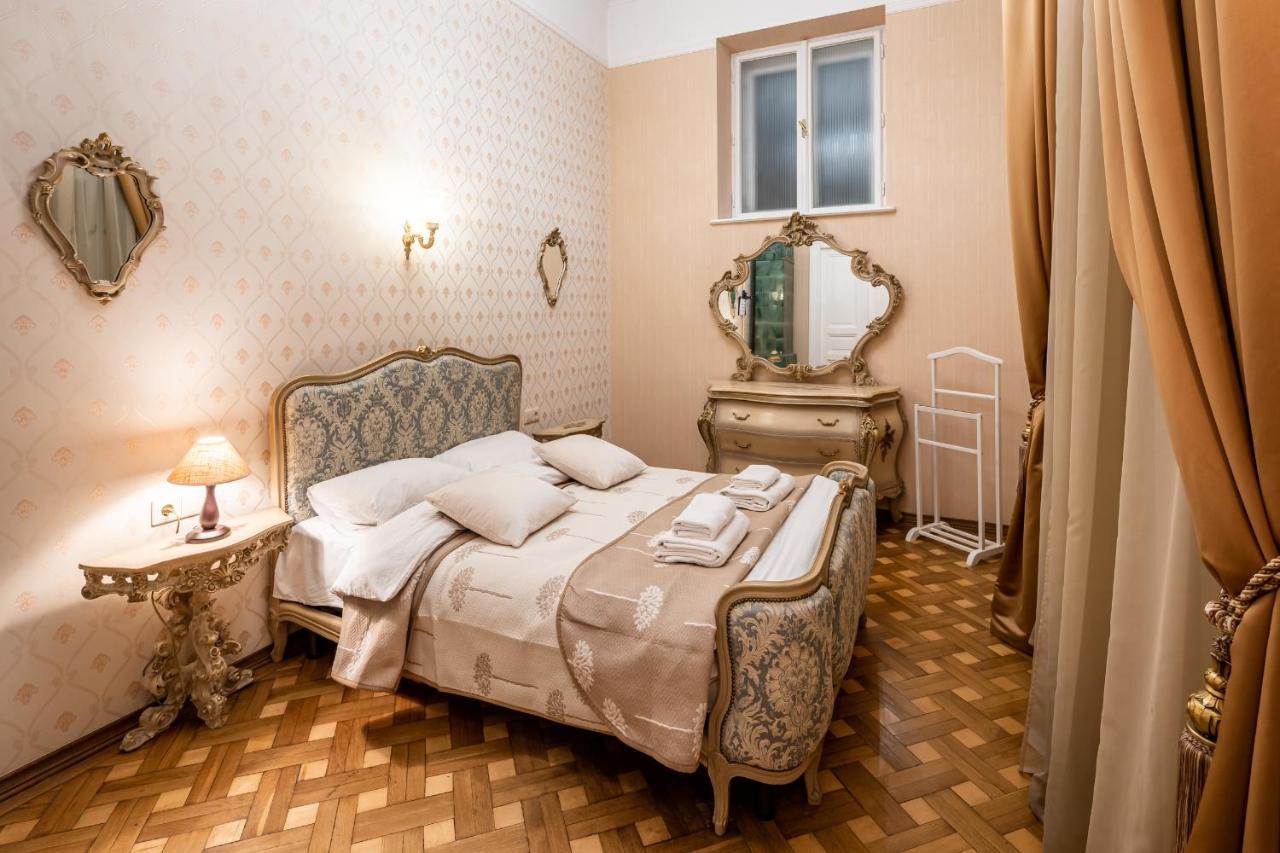 3 Bedrooms Royal Italian Style In An Austrian Building, Parking, Balcony ลวีฟ ภายนอก รูปภาพ