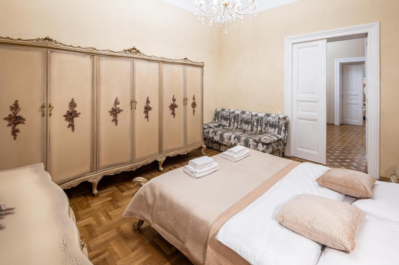 3 Bedrooms Royal Italian Style In An Austrian Building, Parking, Balcony ลวีฟ ภายนอก รูปภาพ