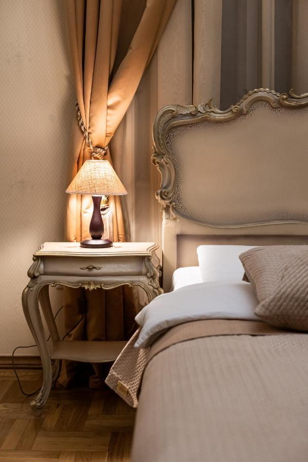 3 Bedrooms Royal Italian Style In An Austrian Building, Parking, Balcony ลวีฟ ภายนอก รูปภาพ