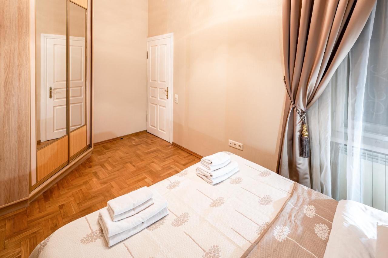 3 Bedrooms Royal Italian Style In An Austrian Building, Parking, Balcony ลวีฟ ภายนอก รูปภาพ