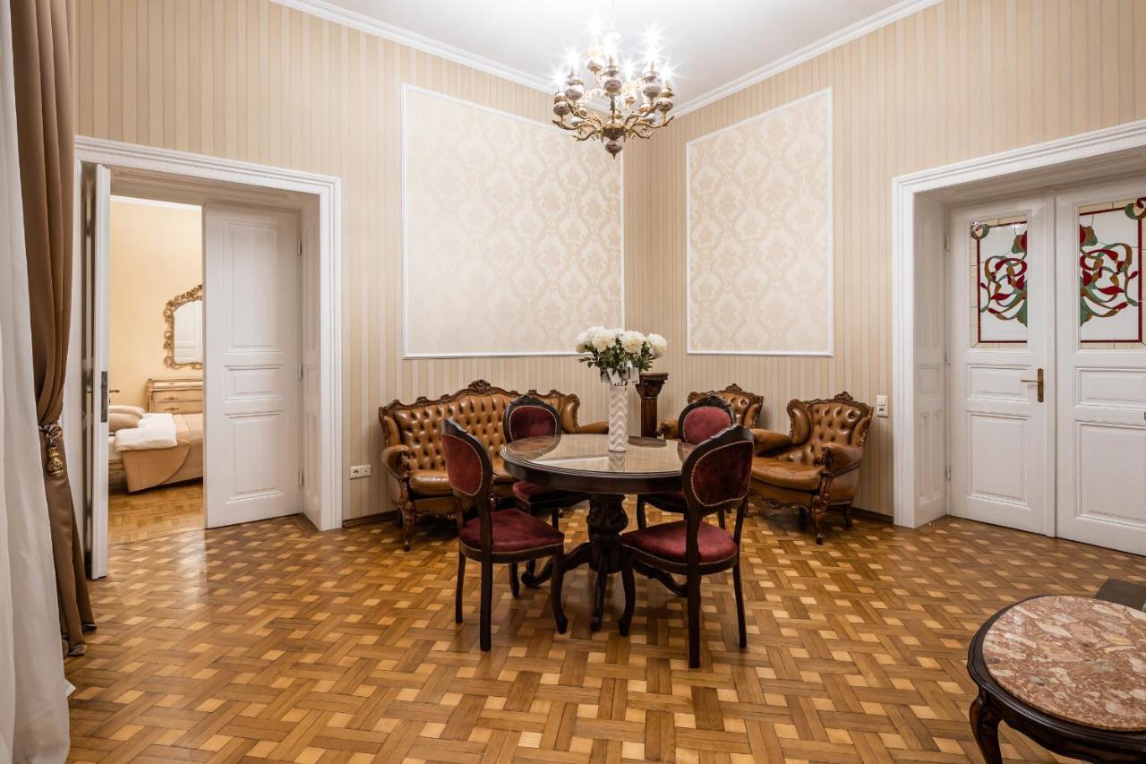 3 Bedrooms Royal Italian Style In An Austrian Building, Parking, Balcony ลวีฟ ภายนอก รูปภาพ