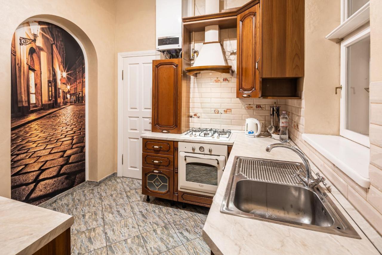 3 Bedrooms Royal Italian Style In An Austrian Building, Parking, Balcony ลวีฟ ภายนอก รูปภาพ