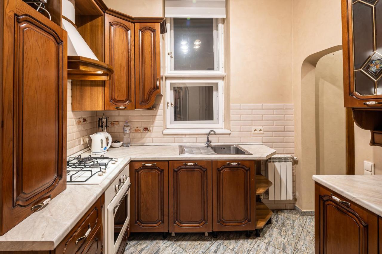 3 Bedrooms Royal Italian Style In An Austrian Building, Parking, Balcony ลวีฟ ภายนอก รูปภาพ