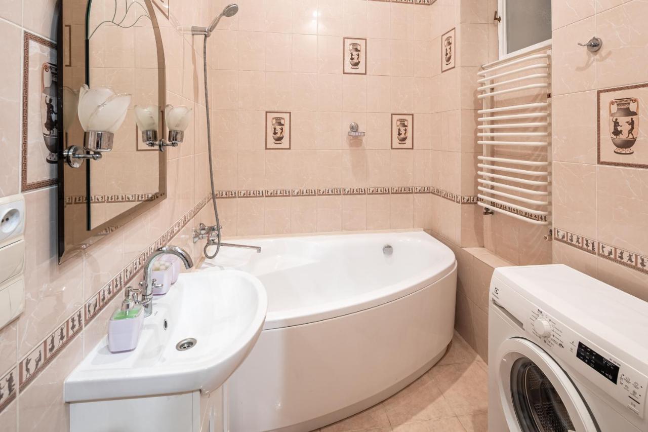 3 Bedrooms Royal Italian Style In An Austrian Building, Parking, Balcony ลวีฟ ภายนอก รูปภาพ