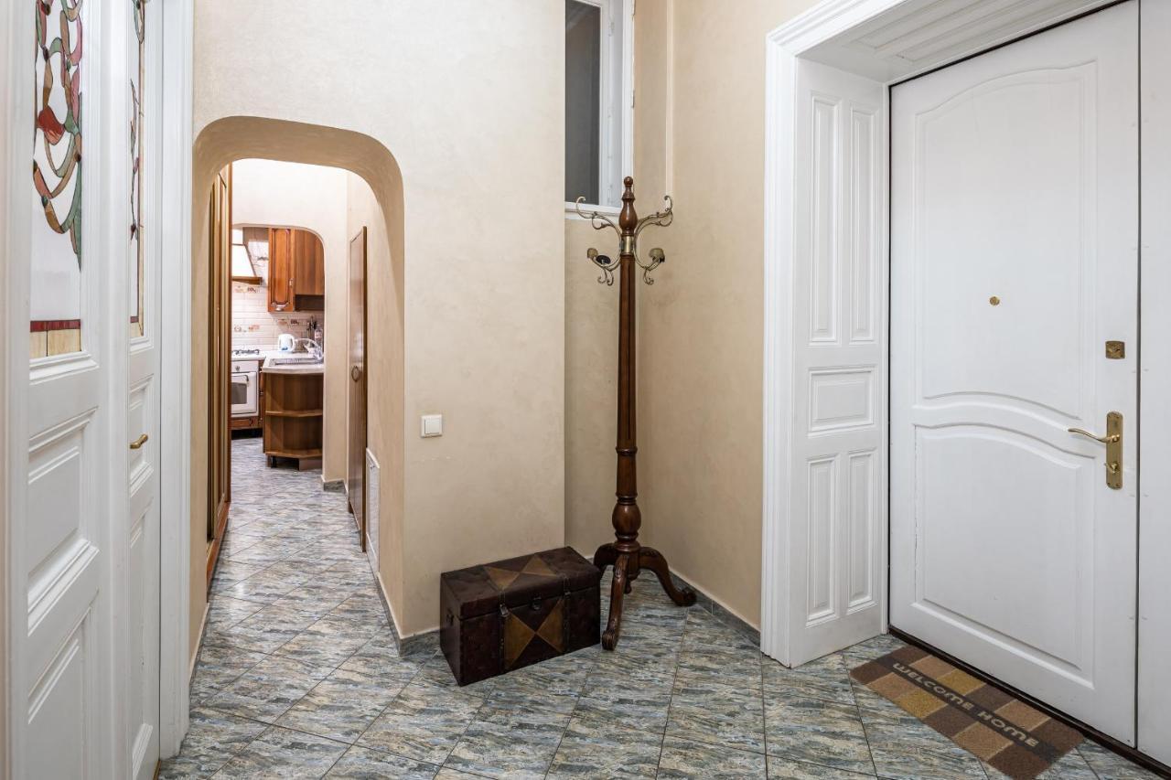3 Bedrooms Royal Italian Style In An Austrian Building, Parking, Balcony ลวีฟ ภายนอก รูปภาพ