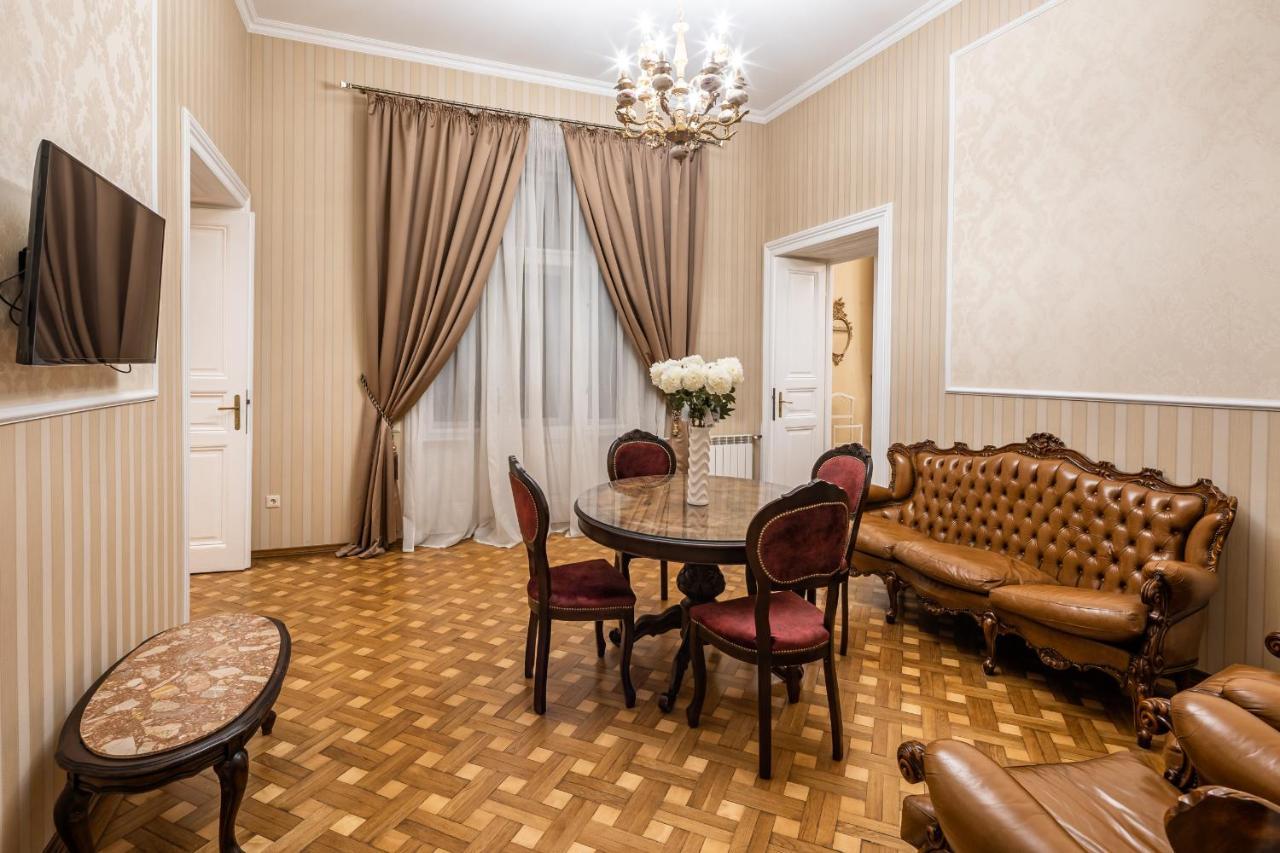 3 Bedrooms Royal Italian Style In An Austrian Building, Parking, Balcony ลวีฟ ภายนอก รูปภาพ